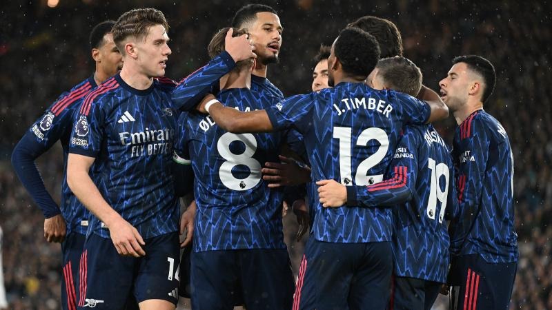 罗伊·哈勒戴在费城人投出完全比赛，该赛季其统治力达到职业生涯最高点